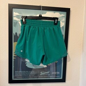 LULULEMON HOTTY HOT shorts 4” inseam Kelly green excellent condition orig.$68